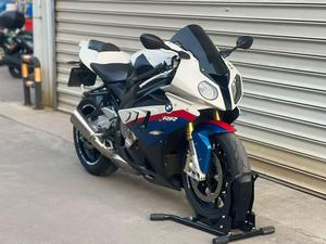 มอเตอร์ไซค์ BMW <span class=keywords><strong>S1000RR</strong></span> 1000 ซีซี เครื่องยนต์สี่สูบเรียง Supersport รุ่น <span class=keywords><strong>M</strong></span> Sport สีขาว น้ำเงิน แดง  พร้อมท่อไอเสียไทเทเนียมแบบดัดแปลง - Product Image 6