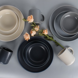 Service de vaisselle en céramique couleur unie Mat Morandi, crème, <span class=keywords><strong>gris</strong></span> <span class=keywords><strong>clair</strong></span>, <span class=keywords><strong>gris</strong></span> foncé, 3 tons, assiettes empilables, bols, tasses, vaisselle de table - Product Image 1