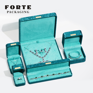 FORTE - Cajas de Regalo para Anillos con Muestra Gratis, Caja de Joyería de Terciopelo y Cuero con Placa de Identificación Metálica - Product Image 1