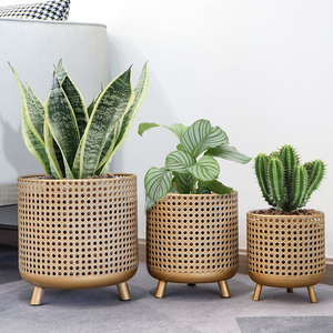 清時代，七宝焼，掐丝珐琅，中国，装飾的な金属製ポット 装飾的な金属製ポット 清時代，七宝焼，掐丝珐琅，中国，装飾的な