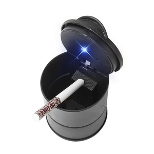 Cenicero para Auto, Abatible, de Plástico Negro, con Lámpara, Accesorios Portátiles para Auto, 7x7x10cm, Impresión de Logotipo Personalizado Disponible - Product Image 1