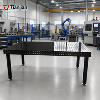 Table de soudage modulaire 3D D16 compacte en fonte avec gabarits de serrage pour la petite fabrication métallique