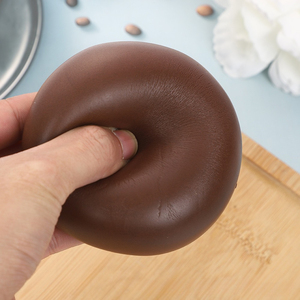 Jouet Squishy Hachimi en forme de pain au chocolat, à remontée lente, super doux, au toucher humide, aliment simulé, jouet à presser anti-stress et sensoriel - Product Image 3