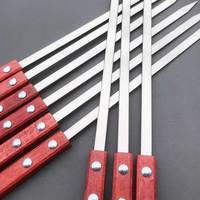 Brochettes de barbecue en acier inoxydable de qualité commerciale, brochettes plates en métal avec manches en bois pour grillades en extérieur et restaurants