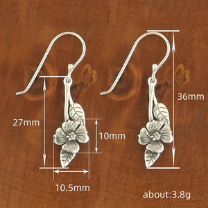 Orecchini Vintage a Forma di Foglia e Fiore per Donne, Orecchini Pendenti Bicolore per Uso Quotidiano - Product Image 4