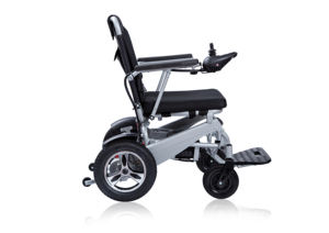 รถเข็นไฟฟ้าพับกลับได้น้ำหนักเบาใช้ทางการแพทย์สำหรับผู้สูงอายุแบตเตอรี่ลิเธียมควบคุมระยะไกล - Product Image 6