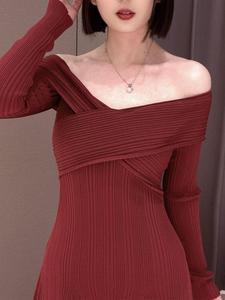 Nuovo Arrivo Primaverile: Abito Corto in Maglia <span class=keywords><strong>Bordeaux</strong></span> con Spalle Scoperte, <span class=keywords><strong>Maniche</strong></span> <span class=keywords><strong>Lunghe</strong></span> e Vestibilità Aderente per Uso Quotidiano - Product Image 4