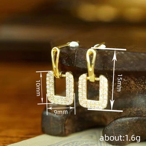 Boucles d'oreilles carrées creuses en zircon pour femmes, bijoux élégants, géométriques et délicats - Product Image 5