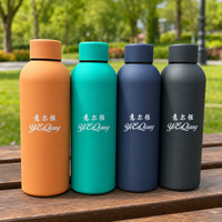 Bouteille d'eau sport à marque privée, double paroi sous vide en acier inoxydable, revêtement caoutchouté, goulot étroit, exportateur en gros