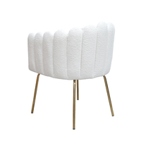 Chaise de salle à manger commerciale moderne et durable pour intérieur, avec structure en acier inoxydable et revêtement blanc, idéale pour restaurant et événements.