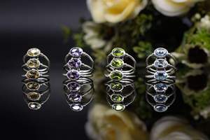 Nouvelle Arrivée Bague Artisanale en Argent à Trois Pierres, Peridot Vert Naturel et Améthyste, Style Bohème, Bijoux de Mariage, Vente en Gros pour Cadeaux - Product Image 3