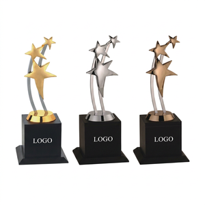 Elegante Estatua Metálica de Oficina con Forma de Dama para Decoración de Escritorio Profesional en Acabados Dorado, Plateado, Cobre y Bronce - Product Image 1