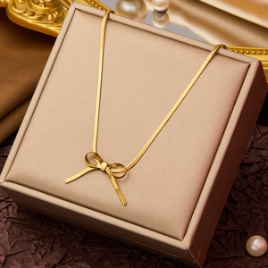 <span class=keywords><strong>Collana</strong></span> <span class=keywords><strong>con</strong></span> ciondolo a forma <span class=keywords><strong>di</strong></span> farfalla <span class=keywords><strong>con</strong></span> trifoglio incrociato 18k in acciaio inossidabile <span class=keywords><strong>collana</strong></span> <span class=keywords><strong>con</strong></span> ciondolo a goccia d'acqua <span class=keywords><strong>con</strong></span> <span class=keywords><strong>fiocco</strong></span> da donna - Product Image 3