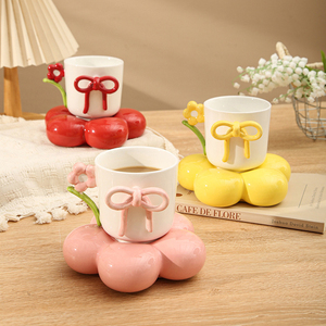 Taza de Café Creativa con Lazo, Linda Taza de Cerámica para Capuchino y Juego de Platillo con Flores para Niñas - Product Image 5