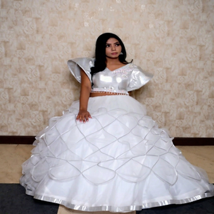 Lehenga Choli blanc avec jupe matelassée, robe de mariée indienne traditionnelle longue, en viscose, coupe ample, toutes saisons - Product Image 1