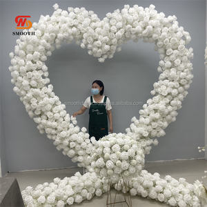 Arco de Flores Artificial en Forma de Corazón Rojo, Hecho a Mano, Independiente, para Propuesta de Matrimonio, Moderno y Ecológico - Product Image 2