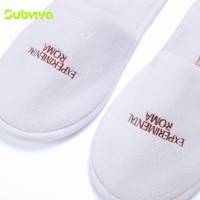 Chaussons d'hôtel jetables en polaire corail blanc doux de luxe, semelle antidérapante à pois, pour chambre d'hôtes et spa