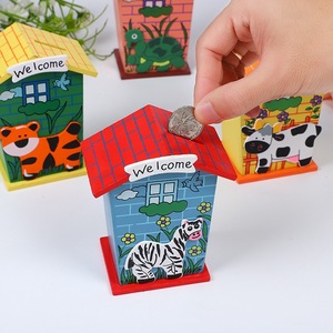 Hucha de madera con diseño de casa pequeña y colorida para niños, serie Césped Verde, hucha de dibujos animados para regalos infantiles - Product Image 1