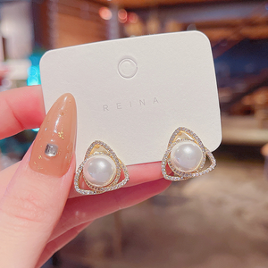 Tam giác kim cương micro-inset bông tai kim cương nữ Net đỏ với cùng một siêu <span class=keywords><strong>Flash</strong></span> thiết kế ngọc trai Stud Bông tai - Product Image 2