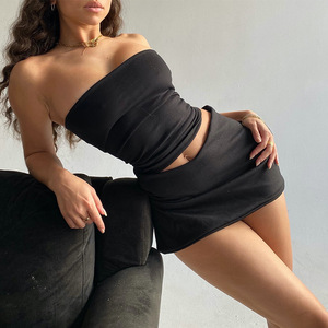 Ensemble deux pièces pour femme, haut bandeau sans bretelles avec mini-jupe taille haute de couleur nude pour les tenues de rue estivales et les sorties nocturnes - Product Image 1