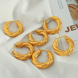 Pendientes de Aro Trenzados, Chapados en Oro de 18k, Aleación de Zinc, Diseño Geométrico, Joyería de Moda - Product Image 1