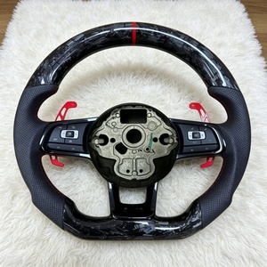Volant <span class=keywords><strong>de</strong></span> voiture personnalisé en fibre <span class=keywords><strong>de</strong></span> carbone forgée avec surpiqûres rouges perforées pour Volkswagen VW Golf MK5 MT GTI R CC - Product Image 1