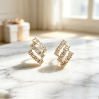 Boucles d'oreilles tendance en cuivre plaqué or 18 carats pour femmes, avec zircone cubique CZ, style Huggie, créoles, puces et pendantes, anti-ternissement, Collection Usine 2026