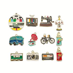 Pins de esmalte <span class=keywords><strong>Warner</strong></span> Bros, diseño de equipo de fútbol de ranas grandes, MOQ 2 piezas, multicolor, los mejores pins personalizados con temática de libros, de los dibujos animados de los 90 de Kansas City - Product Image 1