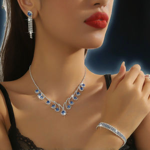 Ensemble de bijoux tendance en laiton plaqué argent pour femmes : collier, boucles d'oreilles et bracelet – Nouveautés pour mariages et occasions spéciales - Product Image 3