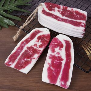 Réplica a escala 1:1 de carne de res (hombro de cerdo) con textura de mármol, para cortavideos y videos de televisión; también como utilería para carne de res marinada. - Product Image 3
