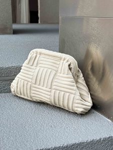 กระเป๋าคลัทช์สีทึบสำหรับผู้หญิงกระเป๋าใส่เครื่องสำอางสำหรับเดินทางความจุขนาดใหญ่พิมพ์ลายเรขาคณิต - Product Image 3