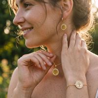 Ensemble de bijoux en acier inoxydable en gros, parure tendance avec boucles d'oreilles clous, bracelet et collier en forme de cœur, fleur et perle pour femme