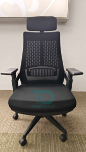 Chaise pivotante de bureau avec tissu ergonomique en maille à pattes croisées pour le travail des invités à la maison - Product Image 2