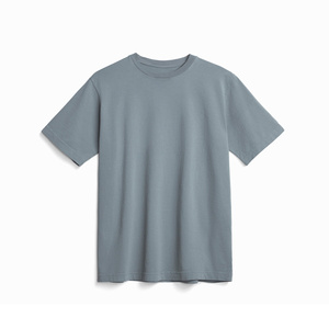เสื้อยืดคอกลมคลาสสิกสำหรับผู้ชาย เนื้อผ้านุ่มสบาย แขนสั้น สวมใส่สบายๆ ในชีวิตประจำวัน รับผลิตตามแบบ OEM ขายส่งจากโรงงาน - Product Image 1