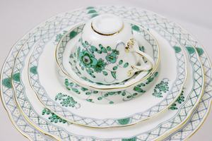 Juego de 5 Platos Redondos de Porcelana Dorada de Lujo Ecológicos, Ideales para Bodas y Restaurantes - Product Image 5