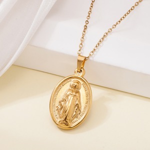 Collier Pendentif Ovale Minimaliste Religieux en Acier Inoxydable Plaqué Or, Miraculeux, Vierge Marie, Vente en Gros - Product Image 3