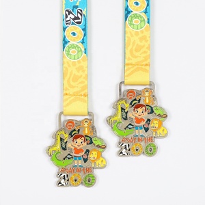 Medaglia Novità a Forma Irregolare di Animale dello Zoo, Design 'Un Giorno allo Zoo', Personaggio Cartoon in Smalto con Cordino Colorato per Bambini, per Fun Run - Product Image 1