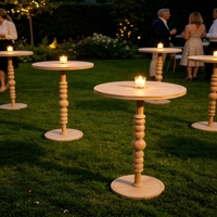 Table de cocktail sur pied en bois tourné, style vintage, pour événements et mariages, avec plateau rond en placage, à louer