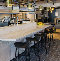 Tables de salle à manger DeliveryStone avec dessus en pierre de quartz