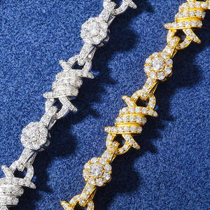 Bracciale a Maglie a Coroncina con Fiori e Spine in Argento Sterling 925 Placcato Oro Bianco con Diamanti Moissanite VVS Iced Out da 10mm, Gioiello Unisex alla Moda - Product Image 3