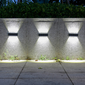 <span class=keywords><strong>Luz</strong></span> de pared <span class=keywords><strong>Solar</strong></span> LED para exteriores, resistente al agua, IP65, para porche, patio, escalera, jardín con características luminosas arriba/abajo - Product Image 3