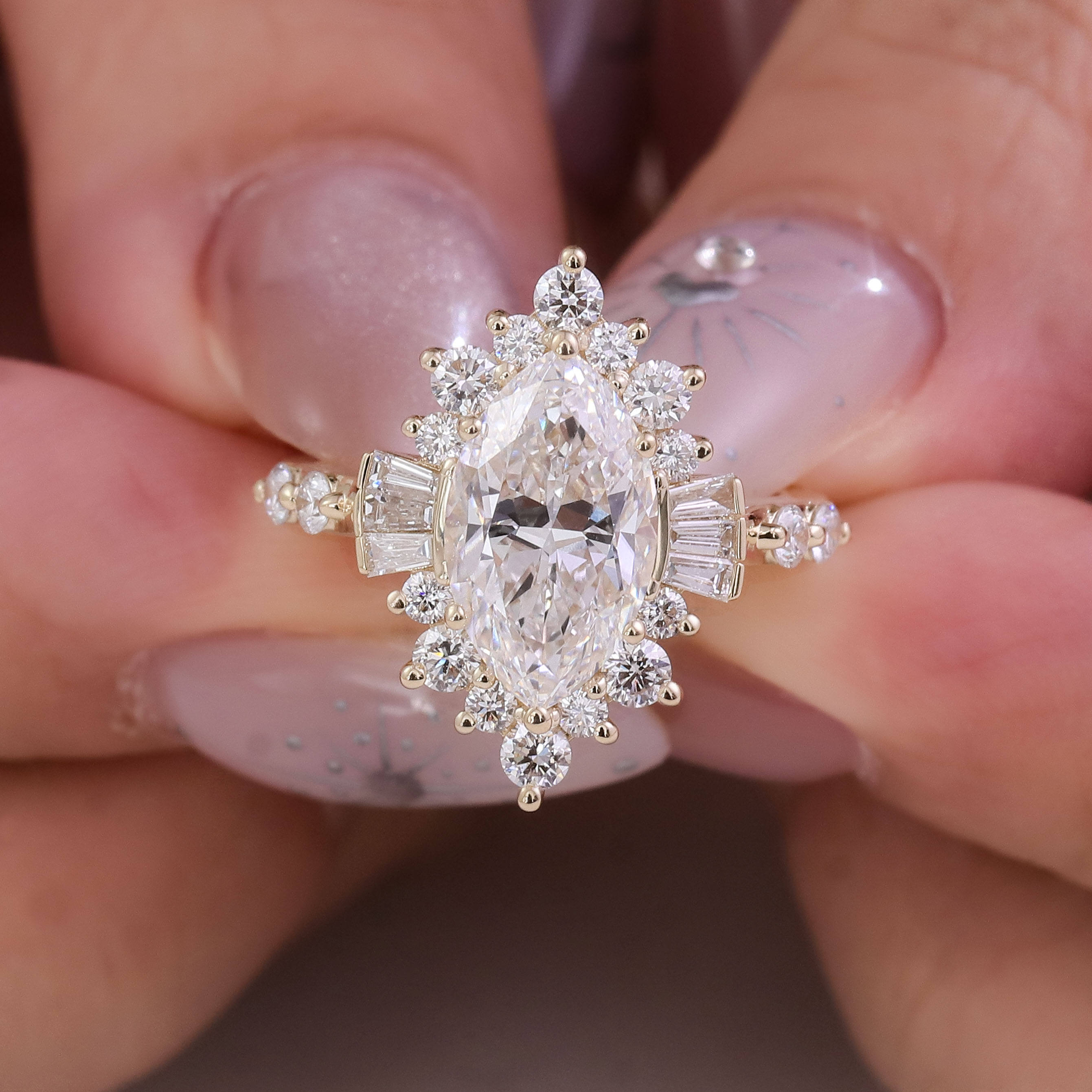 แหวนเพชรปลอมจากห้องปฏิบัติการทองคำสีเหลือง 18K