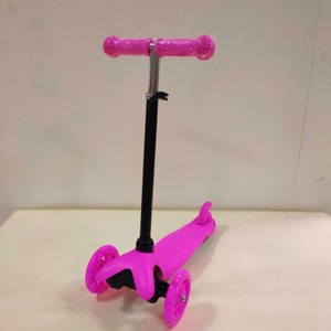 Trottinette pour enfants réglable en hauteur, légère, de 3 à 6 ans, trottinette à pédales violette pour enfants - Product Image 1