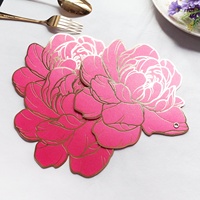 Tarjeta de menú de boda de diseño floral fucsia con estampado en caliente dorado para fiesta de boda o evento