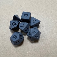 Vente en gros de dés en acrylique noir non coloré de 16mm pour donjons numériques Dragons personnalisables D20 D12 D10 D8 D6 D4 polyédriques sculptés