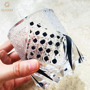 Verre à <span class=keywords><strong>whisky</strong></span> en cristal <span class=keywords><strong>japonais</strong></span> Edo Kiriko découpé à la main, gravé, verre à shot noir samouraï pour un usage domestique - Product Image 2