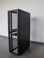 Rack de serveur standard compatible avec les accessoires et les pièces de montage courants pour l'infrastructure de stockage cloud