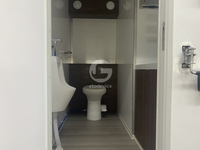 Remorque de toilettes de luxe VIP à 2 postes avec lavabo, réservoir d'eau et intérieur haut de gamme pour mariages – Remorque WC portable