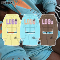 Ensemble deux pièces Y2K en molleton français avec sweat à capuche zippé et short de jogging, détails rivets, logo personnalisé, vêtements de sport pour femmes