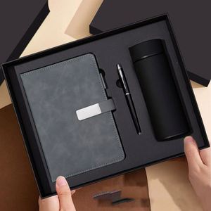 Coffret Cadeau Exclusif en Cuir PU pour Événements VIP : Carnet d'Affaires, Gobelet et Stylo Personnalisables avec Logo - Product Image 1